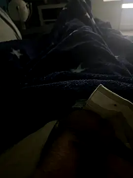 Snapshot of groschibre40100 chatting on December 21, 11:01 pm groschibre40100 online show from December 21, 11:01 pm