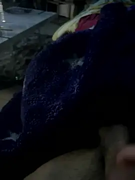 Snapshot of groschibre40100 chatting on January 5, 10:46 pm groschibre40100 online show from January 5, 10:46 pm