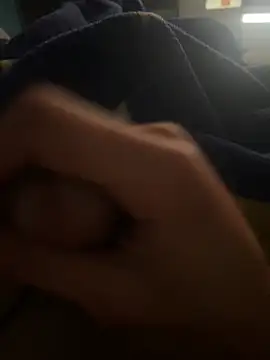 Snapshot of groschibre40100 chatting on February 5, 1:43 am groschibre40100 online show from February 5, 1:43 am