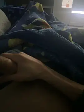 Snapshot of groschibre40100 chatting on February 6, 1:21 am groschibre40100 online show from February 6, 1:21 am