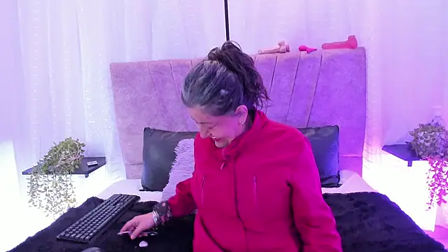 Snapshot of Victoriaa_Anderson chatting on April 24, 1:57 pm Victoriaa Anderson online show from April 24, 1:57 pm