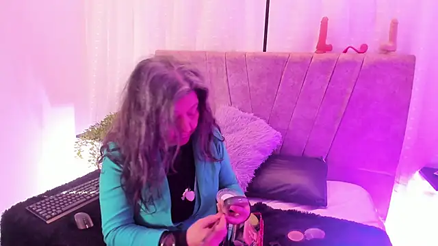 Snapshot of Victoriaa_Anderson chatting on May 1, 1:16 pm Victoriaa Anderson online show from May 1, 1:16 pm
