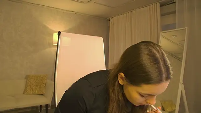 Snapshot of FrancescaCavaliere chatting on December 16, 8:41 am FrancescaCavaliere online show from December 16, 8:41 am