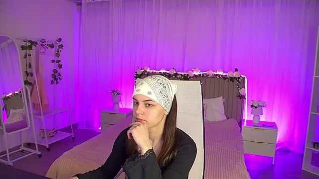 FrancescaCavaliere online show from May 5, 6:54 am