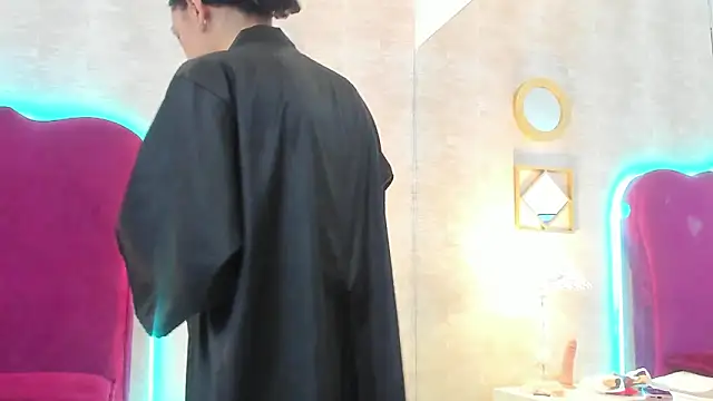 EllaEvanz online show from February 1, 2:15 pm