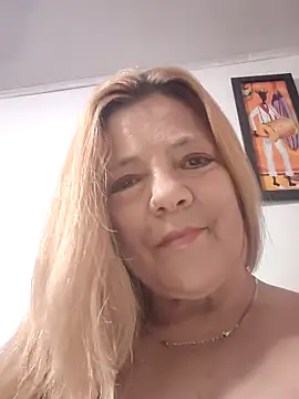 karlaanqui1 online show from May 7, 10:15 pm