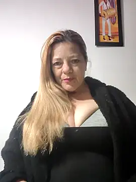 karlaanqui1 online show from May 20, 10:43 am