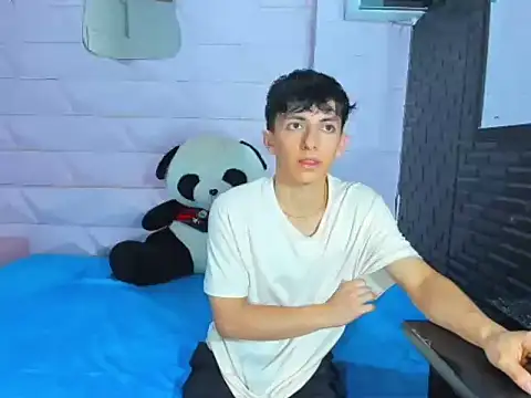 ElanGiraldo online show from November 25, 10:32 pm