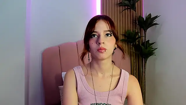 Snapshot of scarlett_smith_3 chatting on November 13, 2:43 am scarlett smith 3 online show from November 13, 2:43 am