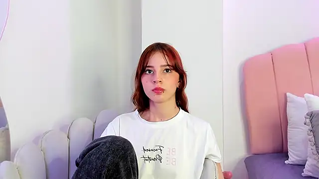 Snapshot of scarlett_smith_3 chatting on November 24, 3:17 am scarlett smith 3 online show from November 24, 3:17 am