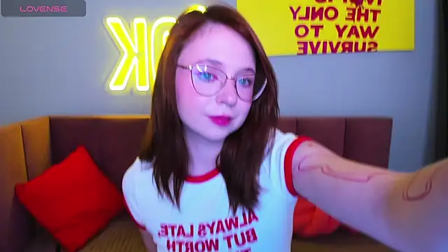 Erica Nelson online show from November 28, 1:19 am