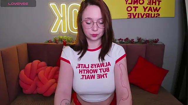 Erica Nelson online show from November 30, 1:31 am