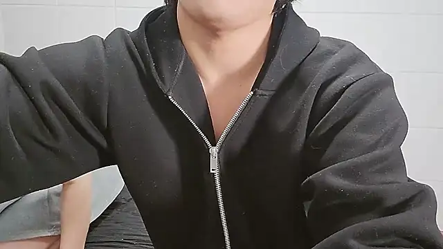 Snapshot of Tomahawk_Katsuki chatting on February 1, 12:31 am Tomahawk Katsuki online show from February 1, 12:31 am