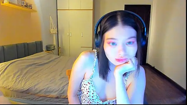 Snapshot of HopeLovely chatting on January 19, 12:58 am HopeLovely online show from January 19, 12:58 am