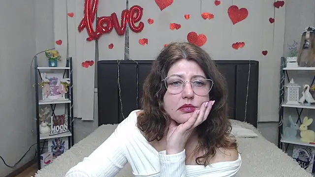 Snapshot of RoseHille chatting on April 11, 7:45 am RoseHille online show from April 11, 7:45 am