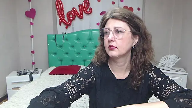 Snapshot of RoseHille chatting on April 18, 5:22 am RoseHille online show from April 18, 5:22 am