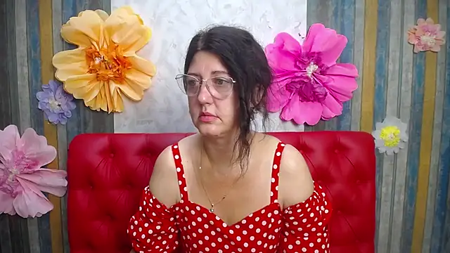 Snapshot of RoseHille chatting on July 4, 5:13 am RoseHille online show from July 4, 5:13 am