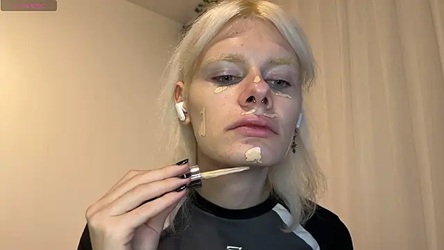 Snapshot of MollyChloe chatting on November 20, 6:18 pm MollyChloe online show from November 20, 6:18 pm