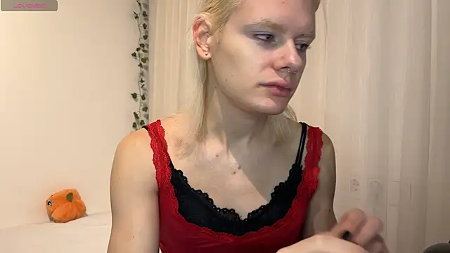 Snapshot of MollyChloe chatting on November 28, 6:10 pm MollyChloe online show from November 28, 6:10 pm