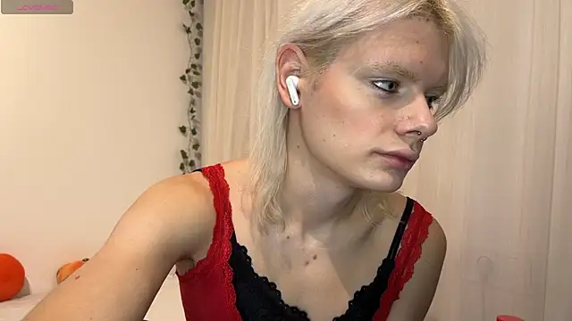 Snapshot of MollyChloe chatting on November 30, 5:28 pm MollyChloe online show from November 30, 5:28 pm