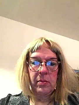 Snapshot of simone_xdressing chatting on January 13, 7:41 pm simone xdressing online show from January 13, 7:41 pm