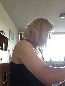 simone xdressing online show from July 1, 6:18 pm