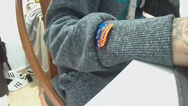 Calavera2001 online show from December 15, 1:26 pm