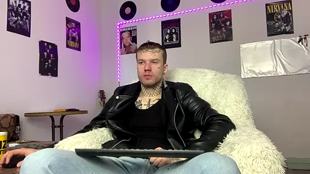 Huntall77 online show from March 10, 5:45 am