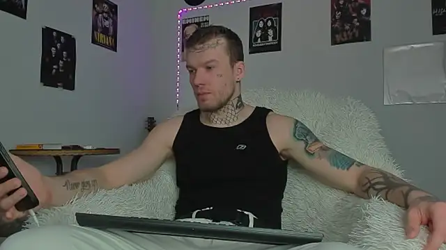 Huntall77 online show from March 18, 4:48 am