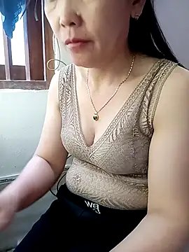 Feeling-hot online show from April 14, 5:35 am