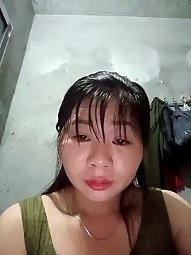 Snapshot of vangkt-cute chatting on April 21, 7:17 pm vangkt-cute online show from April 21, 7:17 pm