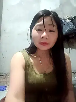 Snapshot of vangkt-cute chatting on May 3, 8:15 pm vangkt-cute online show from May 3, 8:15 pm