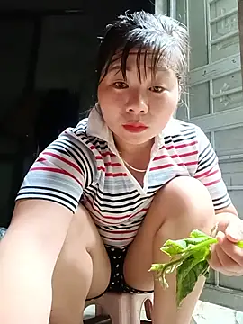 Snapshot of vangkt-cute chatting on May 18, 4:07 am vangkt-cute online show from May 18, 4:07 am