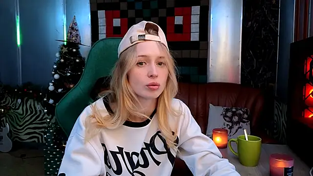 CarolineDjein online show from December 22, 6:27 pm