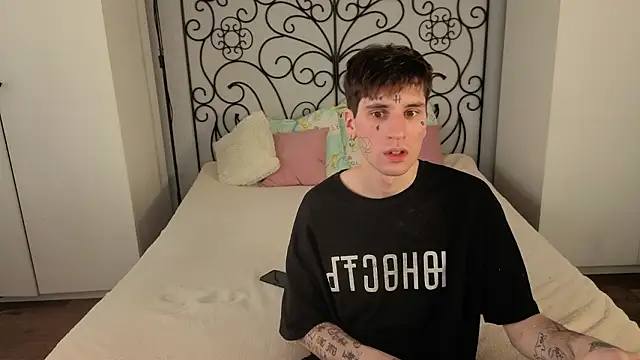 Snapshot of Danny_loves_Mary chatting on March 11, 11:27 am Danny loves Mary online show from March 11, 11:27 am