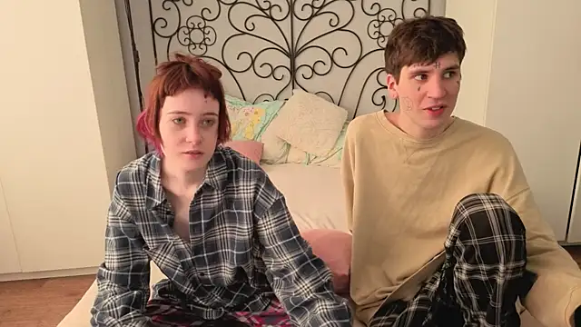 Snapshot of Danny_loves_Mary chatting on April 4, 1:48 am Danny loves Mary online show from April 4, 1:48 am