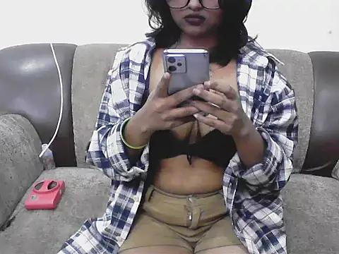 Soniya singh   online show from February 15, 7:10 pm