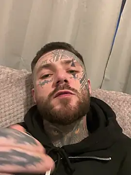 Snapshot of magicmichaell chatting on February 13, 8:10 am magicmichaell online show from February 13, 8:10 am