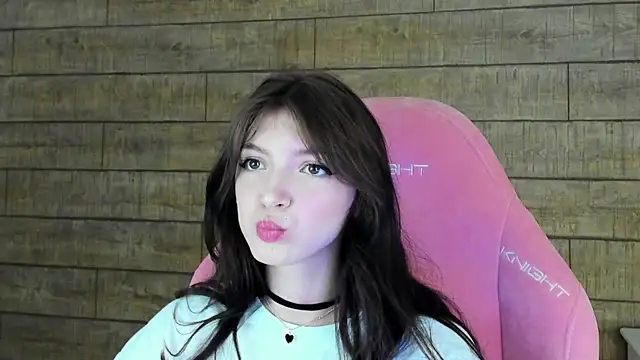 Snapshot of SophiaProve chatting on April 23, 4:31 pm SophiaProve online show from April 23, 4:31 pm
