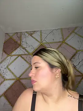 Amira Malia online show from May 2, 3:17 pm