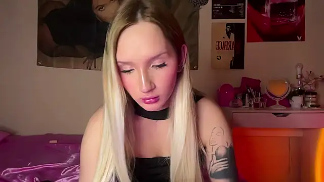 Snapshot of Emily_Di1 chatting on January 13, 8:36 pm Emily Di1 online show from January 13, 8:36 pm