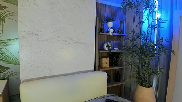 Snapshot of ReiAyanamy chatting on April 6, 8:21 pm ReiAyanamy online show from April 6, 8:21 pm