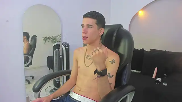 Gabo white1 online show from December 18, 4:18 am