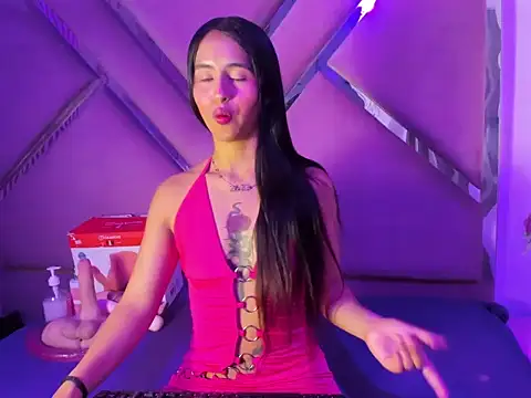 Snapshot of CloeMorenti_ chatting on November 19, 12:49 pm CloeMorenti online show from November 19, 12:49 pm