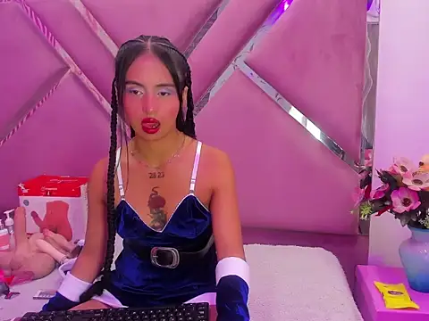 Snapshot of CloeMorenti_ chatting on December 3, 12:58 pm CloeMorenti online show from December 3, 12:58 pm