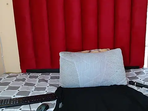 Snapshot of ChoklitBerry chatting on November 16, 2:33 pm ChoklitBerry online show from November 16, 2:33 pm