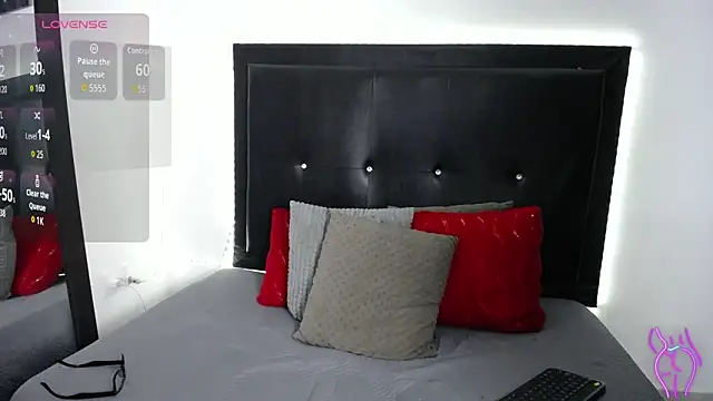 Snapshot of perla_stone_20 chatting on February 28, 8:21 pm perla stone 20 online show from February 28, 8:21 pm