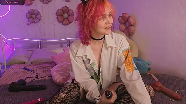 Awawrin online show from May 11, 8:50 pm