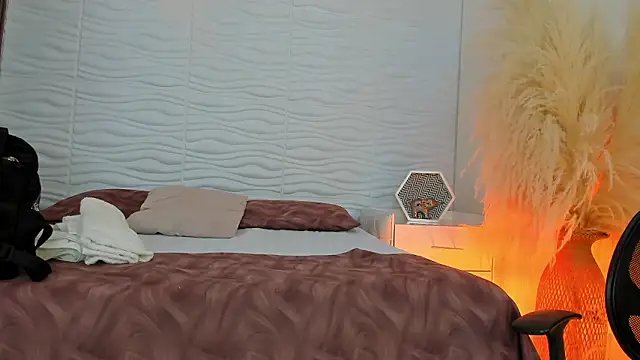 lilithDraven  online show from March 19, 4:16 am