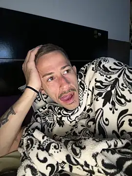 Lucasjandre online show from April 2, 6:55 am